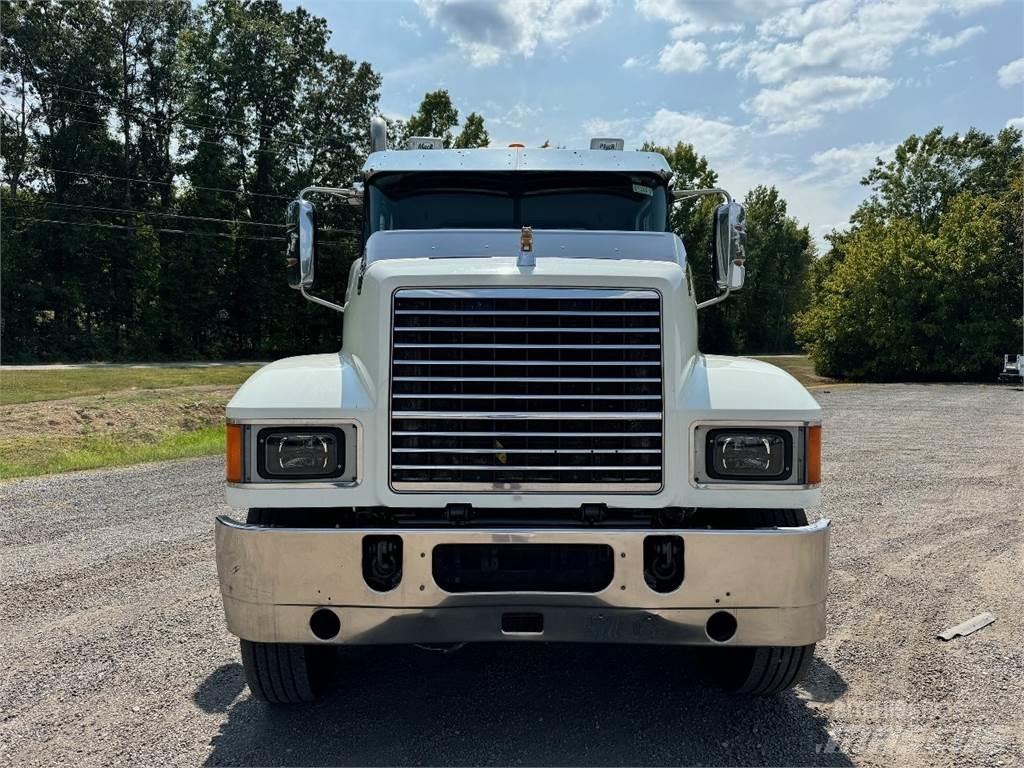 Mack CHU613 Truck Tractor Units