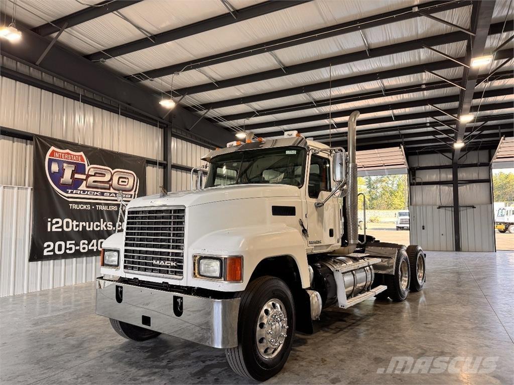 Mack CHU613 Truck Tractor Units