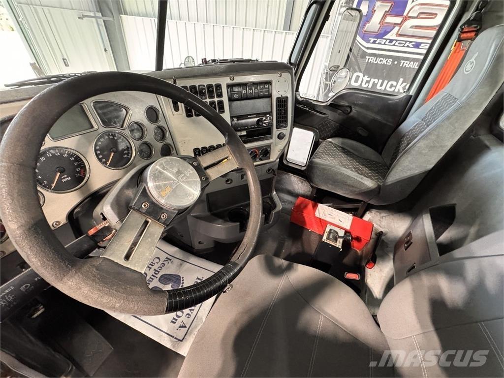 Mack CHU613 Truck Tractor Units