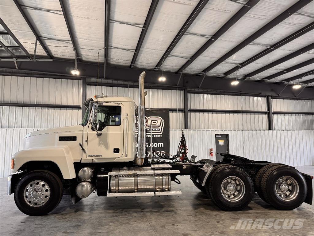 Mack CHU613 Truck Tractor Units