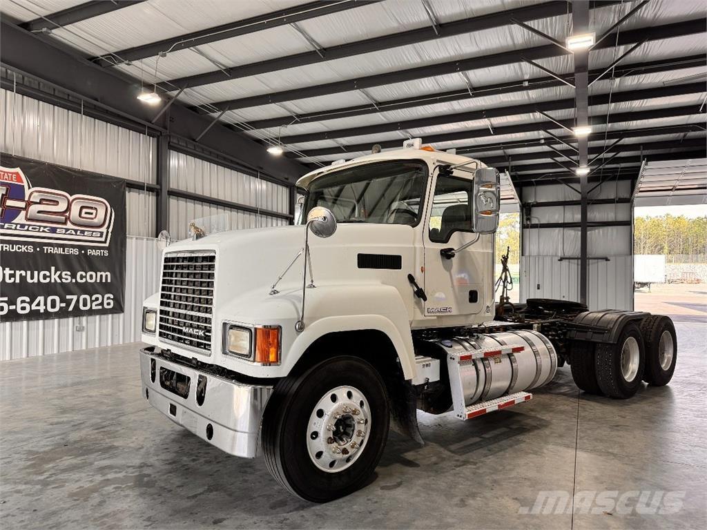 Mack CHU613 Truck Tractor Units