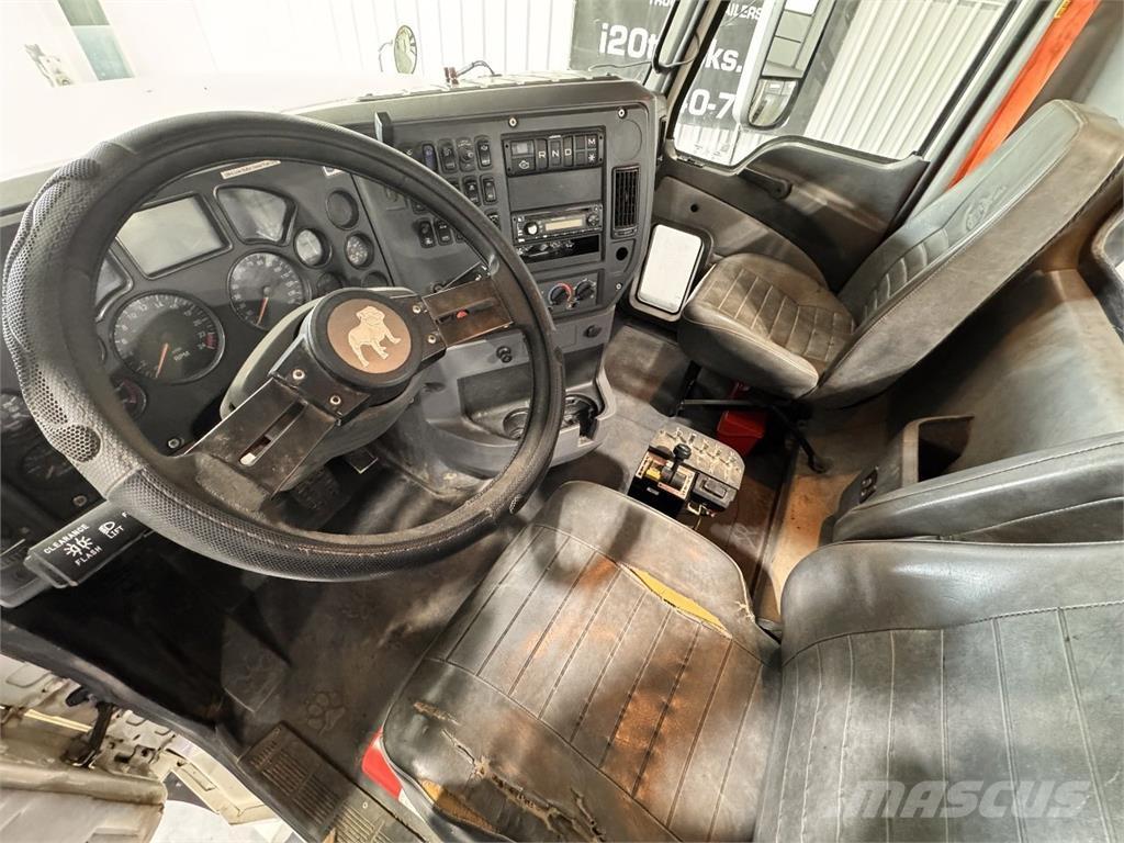 Mack CHU613 Truck Tractor Units