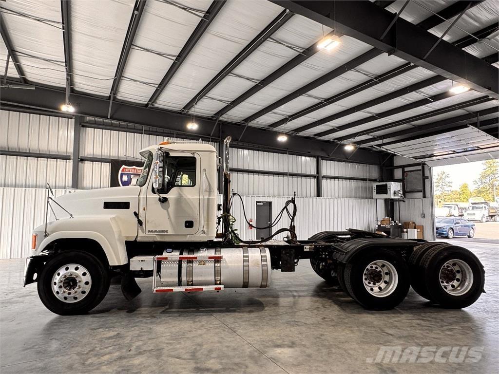 Mack CHU613 Truck Tractor Units