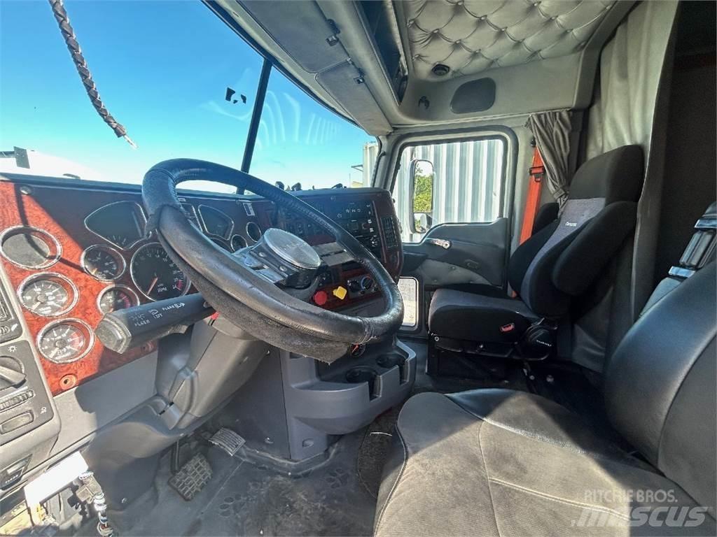Mack CXU613 Truck Tractor Units
