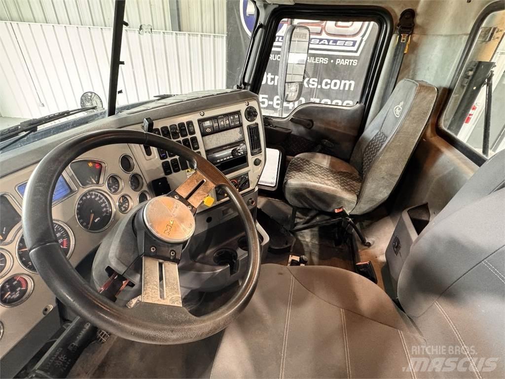 Mack CXU613 Truck Tractor Units