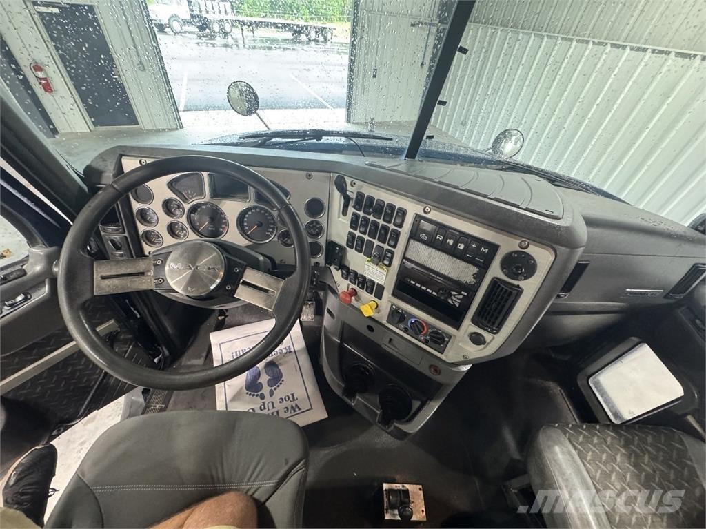 Mack CXU613 Truck Tractor Units