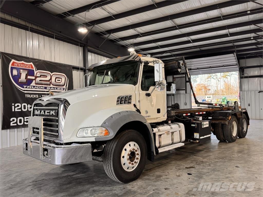 Mack GU813 Containerframe/Skiploader trucks