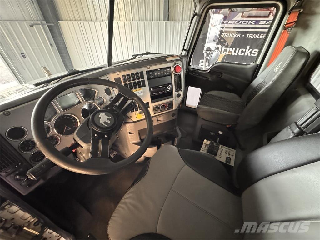 Mack GU813 Containerframe/Skiploader trucks