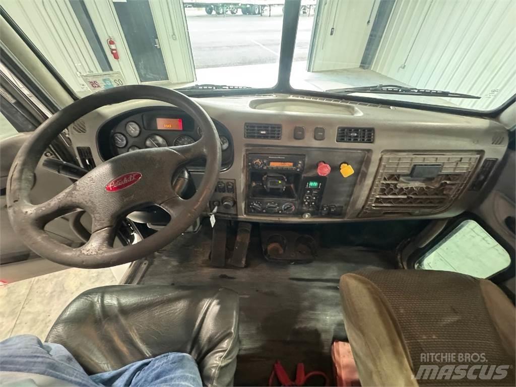 Peterbilt 330 Flatbed/Dropside trucks