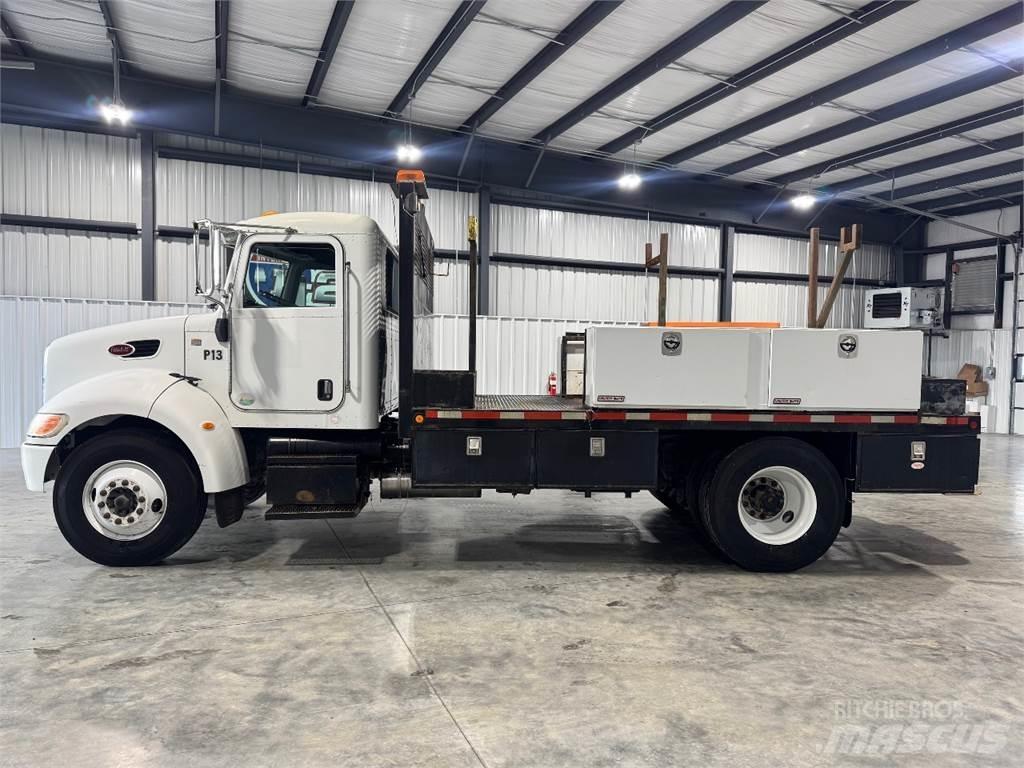 Peterbilt 330 Flatbed/Dropside trucks