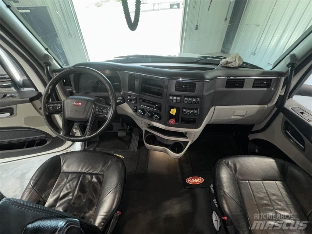 Peterbilt 579 Truck Tractor Units