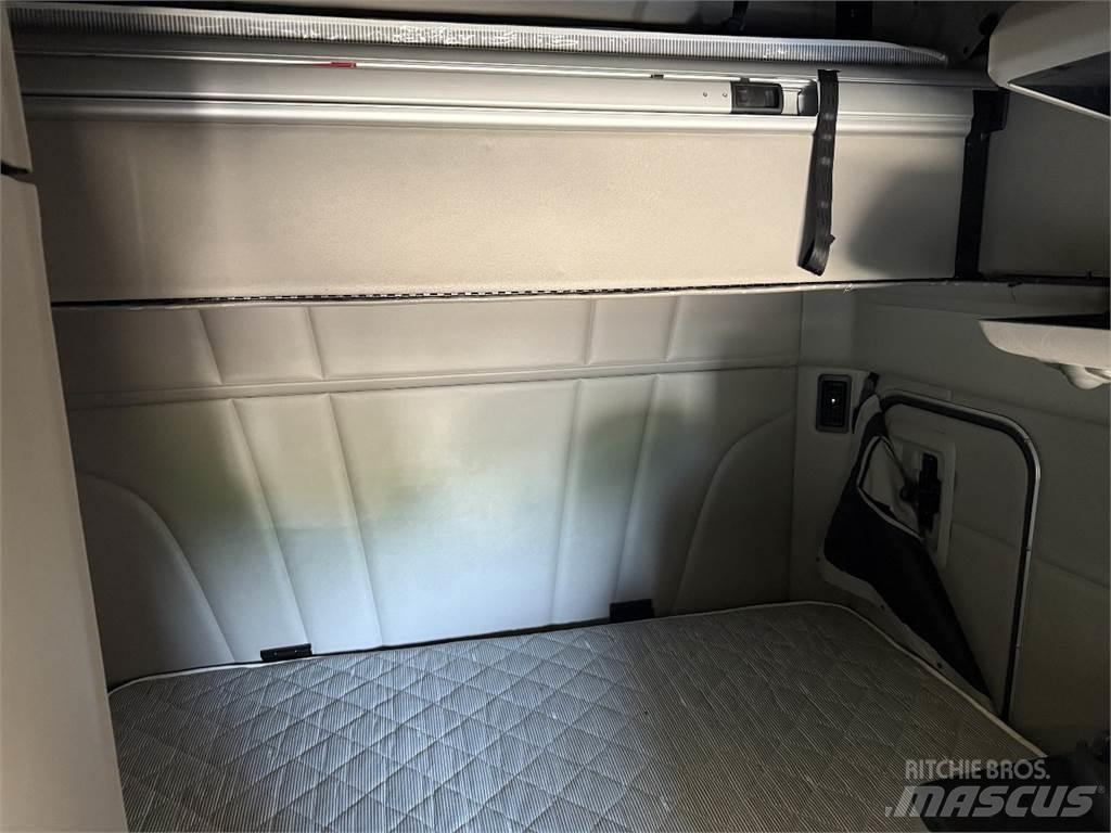 Peterbilt 579 Truck Tractor Units