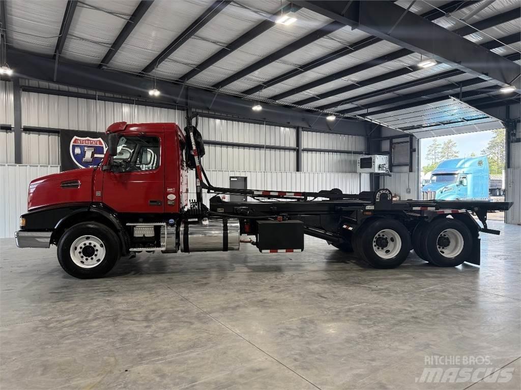 Volvo VHD Containerframe/Skiploader trucks