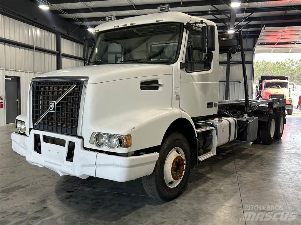 Volvo VHD Containerframe/Skiploader trucks
