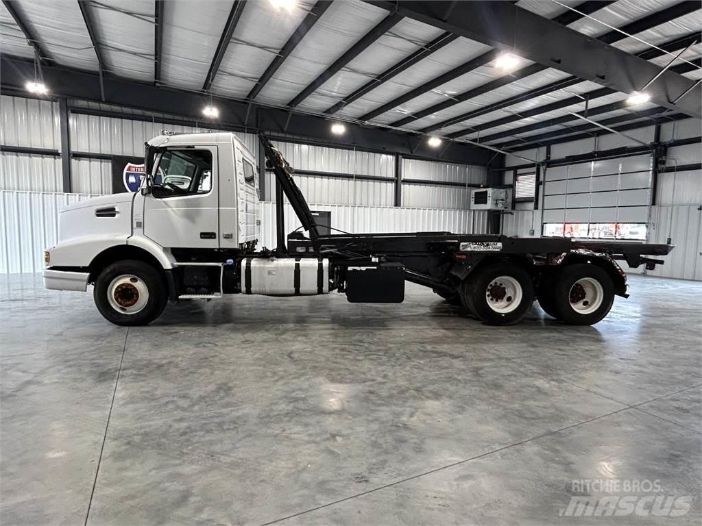Volvo VHD Containerframe/Skiploader trucks