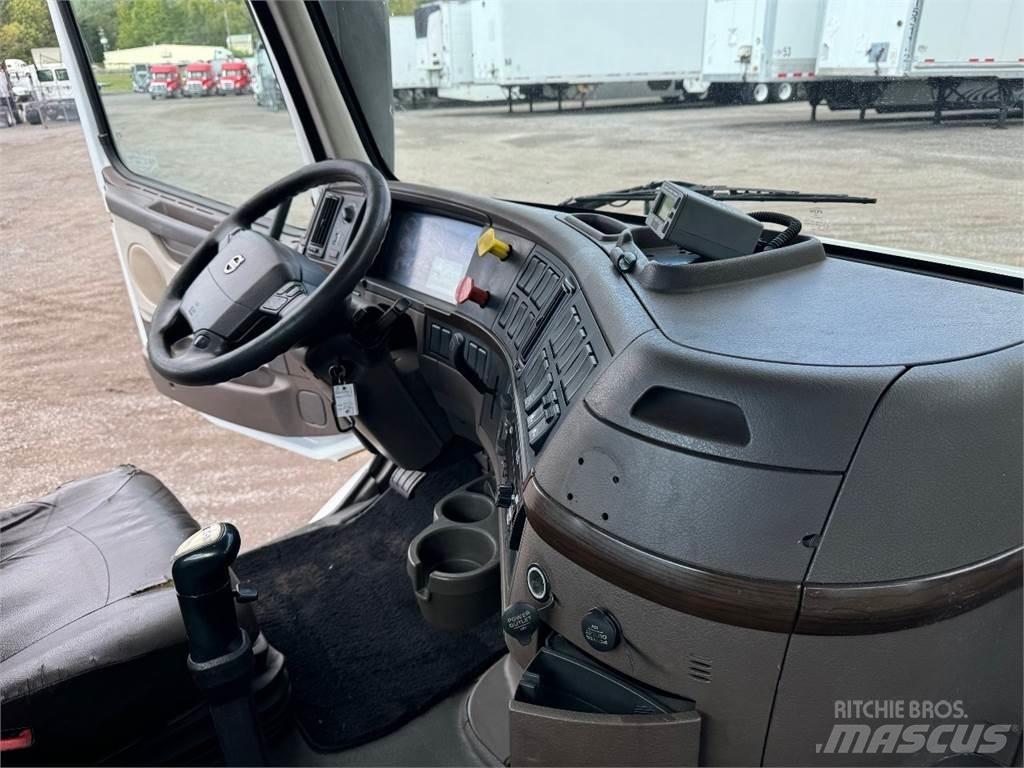 Volvo VNL42T300 Truck Tractor Units