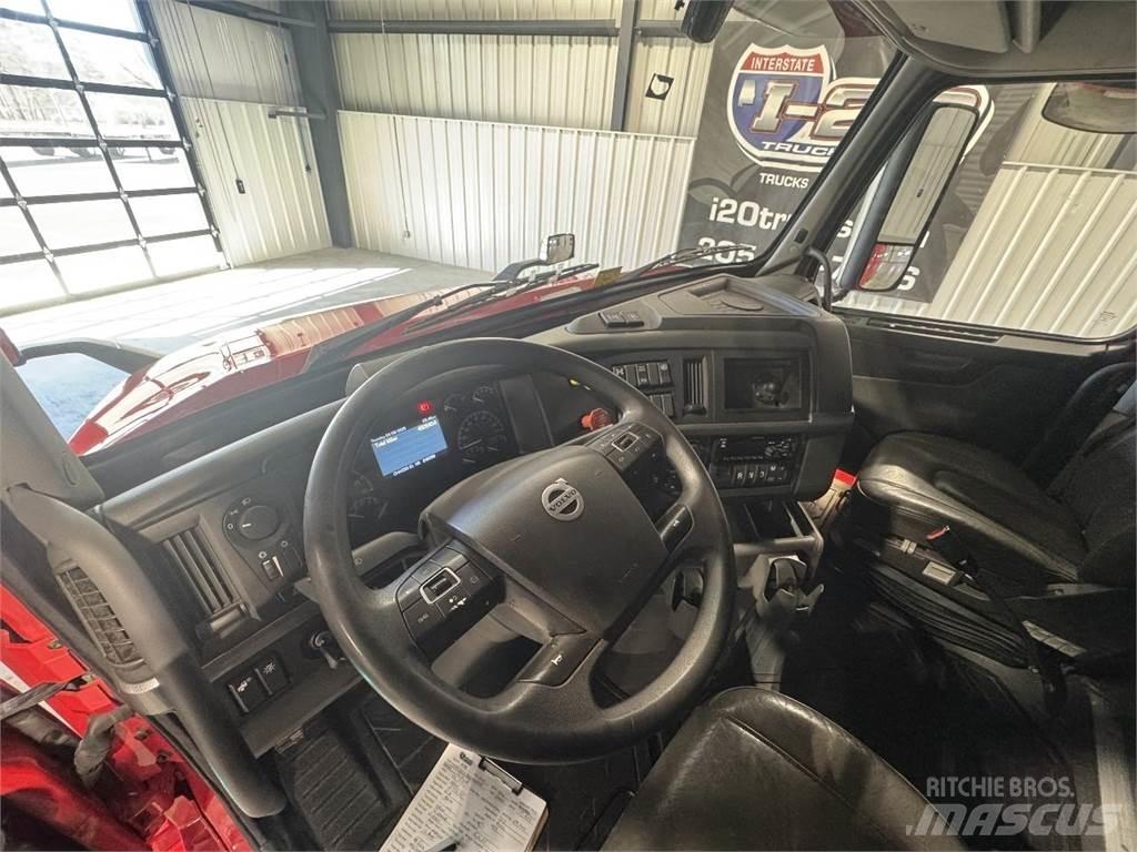 Volvo VNL64T740 Truck Tractor Units
