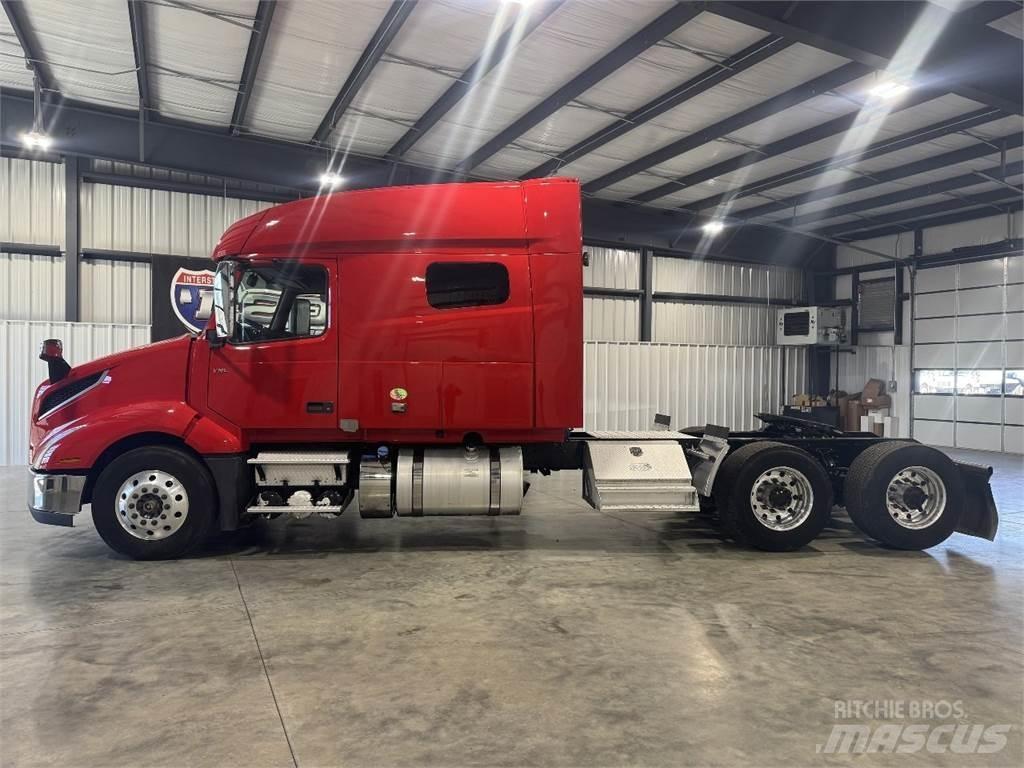 Volvo VNL64T740 Truck Tractor Units