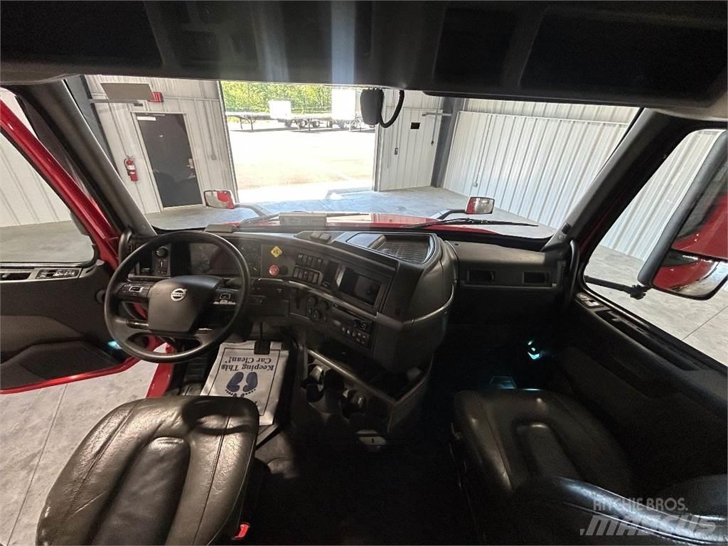 Volvo VNL64T740 Truck Tractor Units