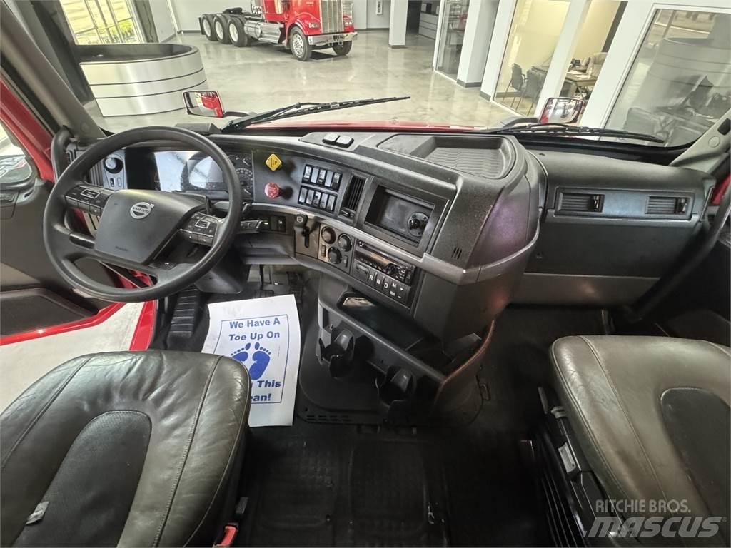 Volvo VNL64T740 Truck Tractor Units