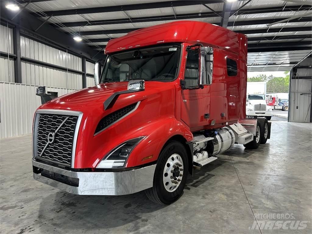 Volvo VNL64T740 Truck Tractor Units