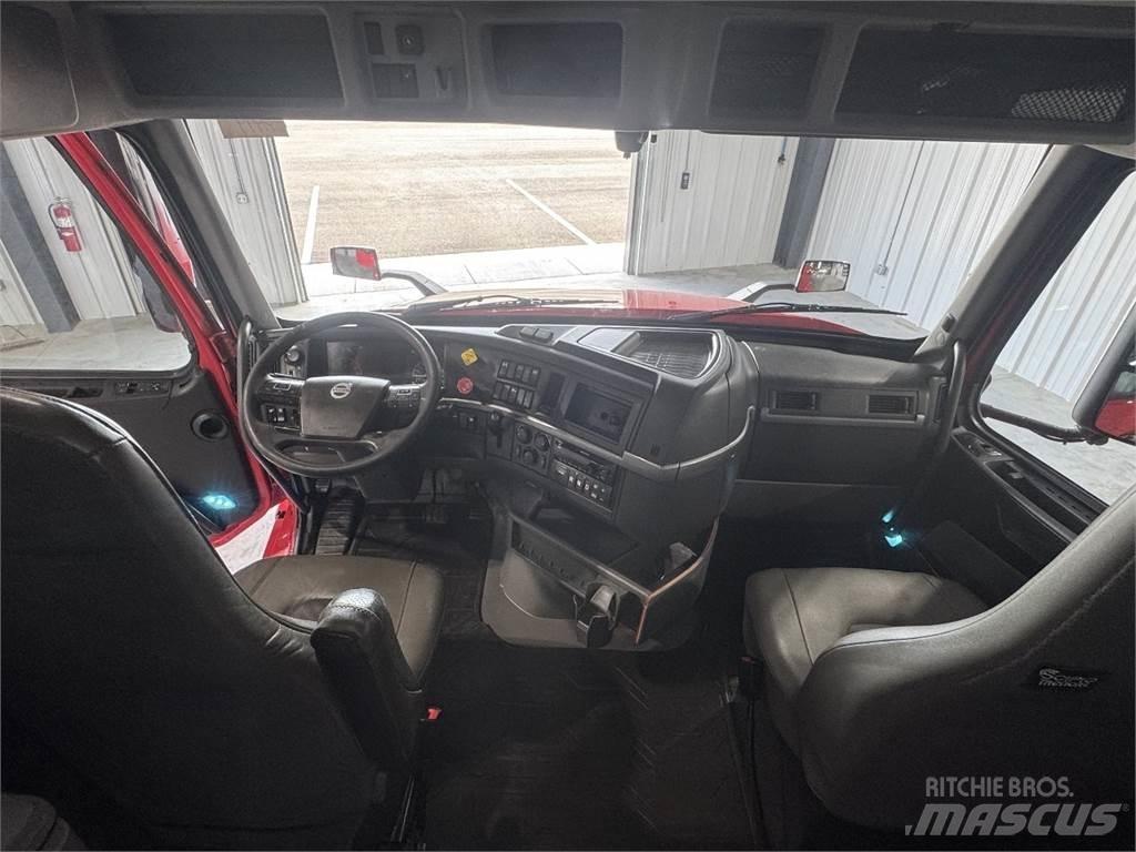 Volvo VNL64T740 Truck Tractor Units