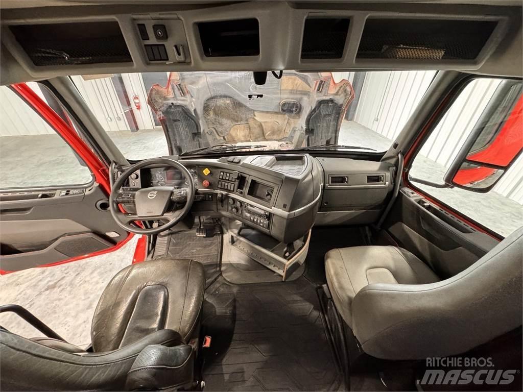 Volvo VNL64T740 Truck Tractor Units