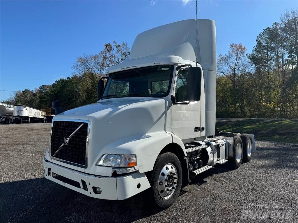 Volvo VNM64T200 Truck Tractor Units