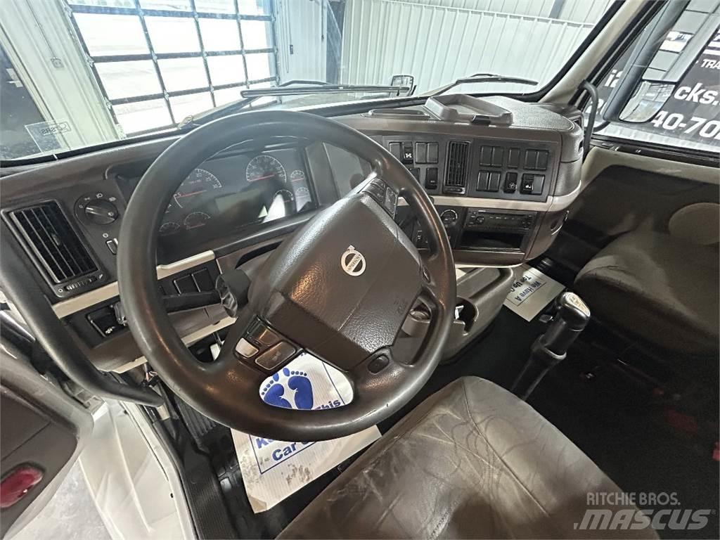 Volvo VNM64T200 Truck Tractor Units