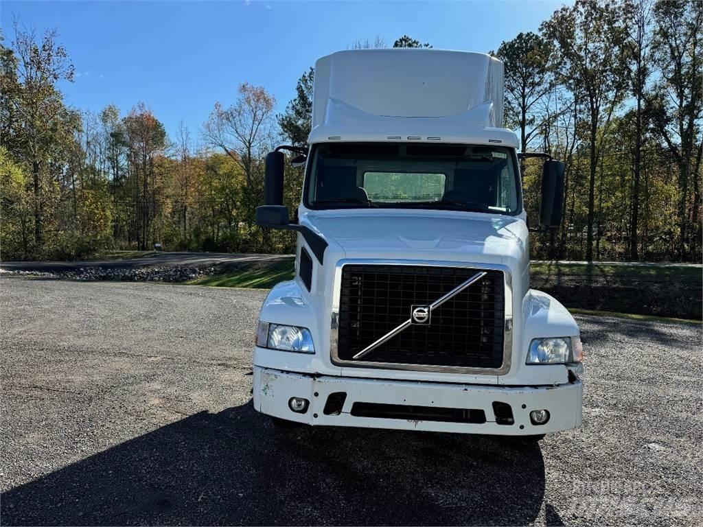 Volvo VNM64T200 Truck Tractor Units