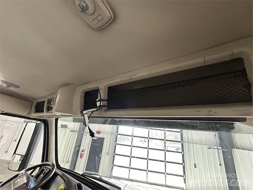 Volvo VNM64T200 Truck Tractor Units