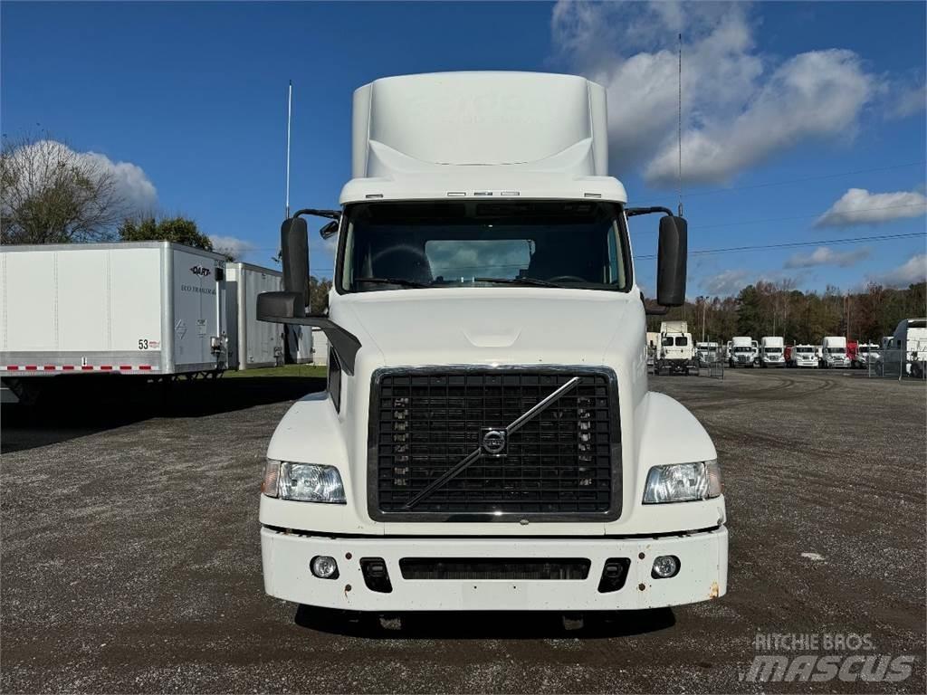 Volvo VNM64T200 Truck Tractor Units