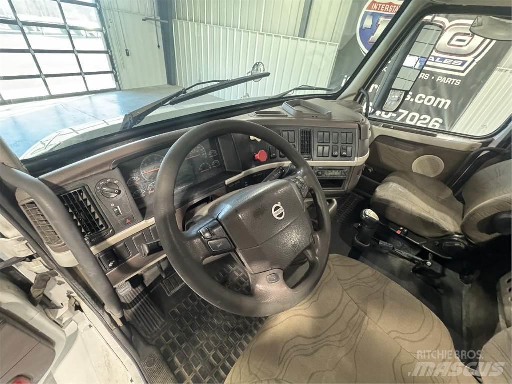 Volvo VNM64T200 Truck Tractor Units