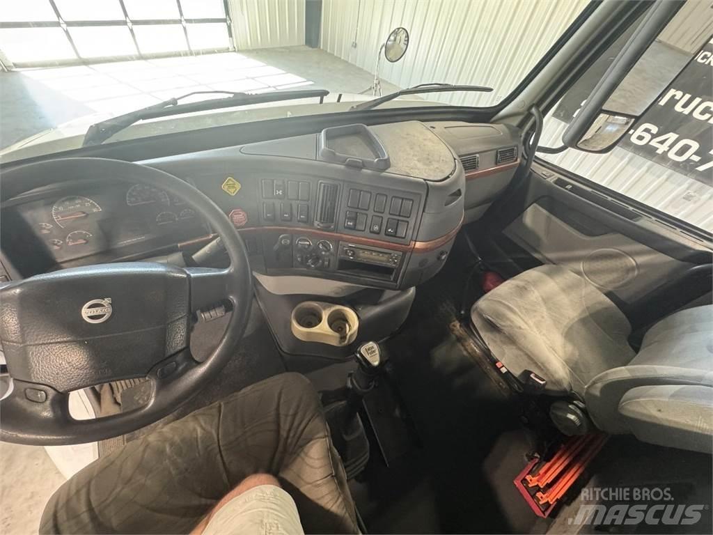 Volvo VNM64T200 Truck Tractor Units