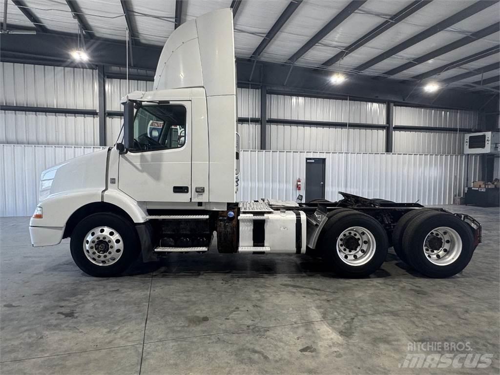 Volvo VNM64T200 Truck Tractor Units
