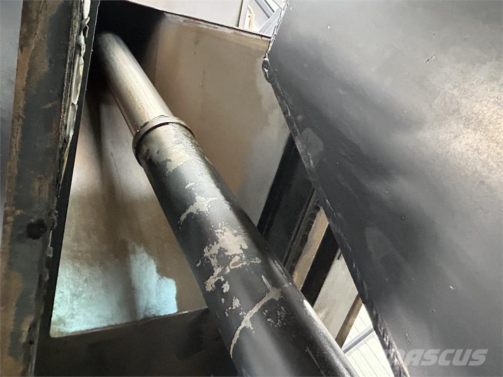 Western Star 4700SF Tipper trucks