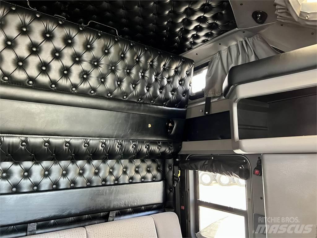 Kenworth T800 Truck Tractor Units