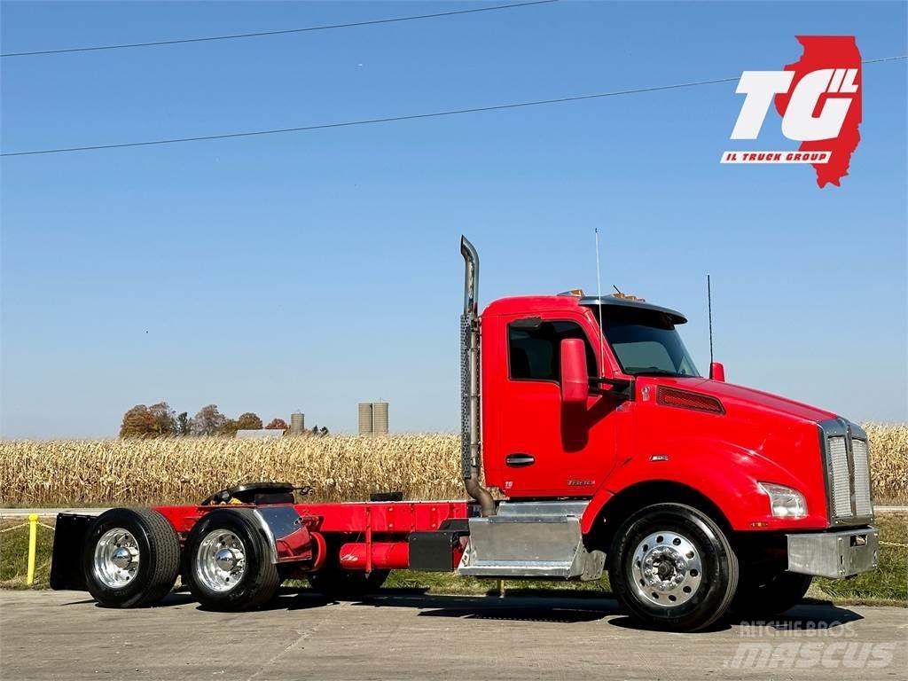 Kenworth T880 Truck Tractor Units