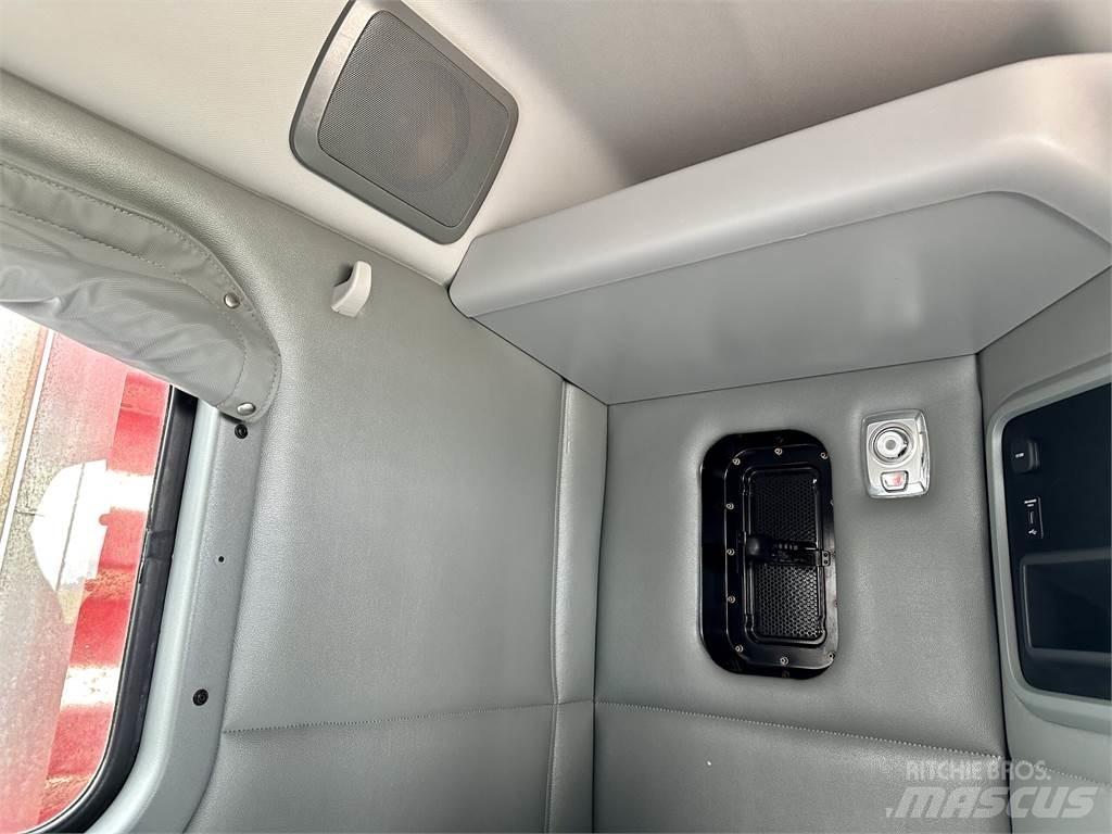 Kenworth T880 Truck Tractor Units