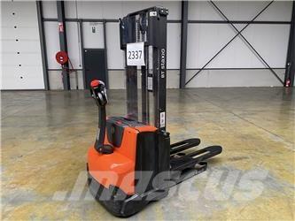 Toyota BT SWE100 Self propelled stackers