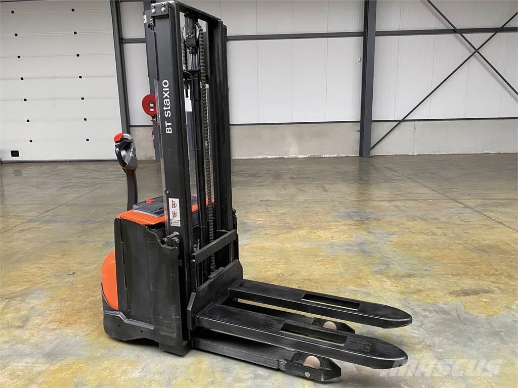 Toyota BT SWE100 Self propelled stackers