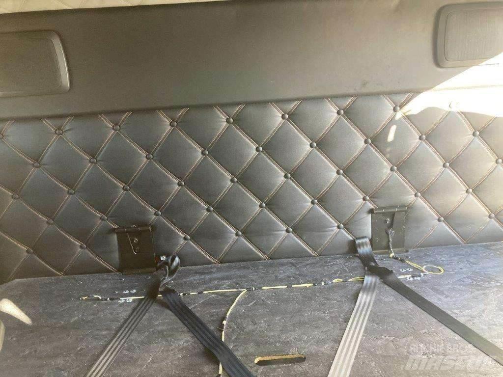 Kenworth T680 Truck Tractor Units