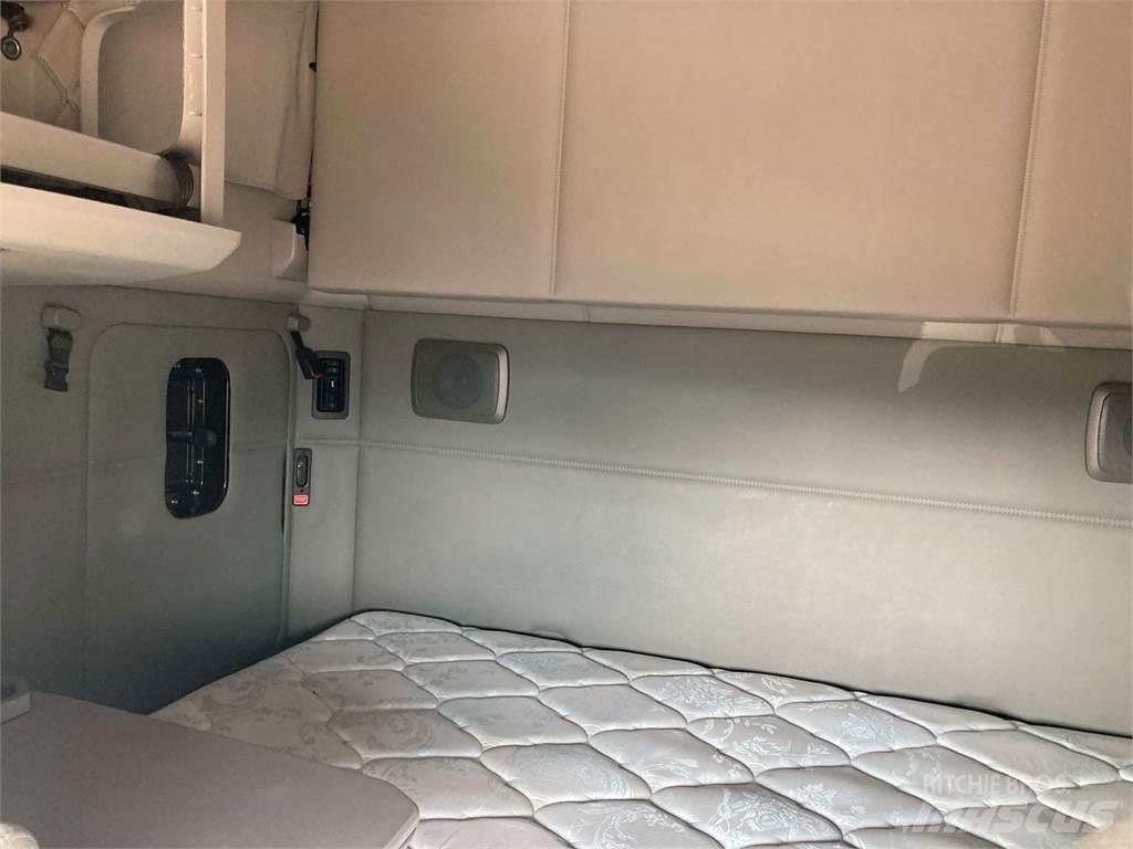 Kenworth T680 Truck Tractor Units