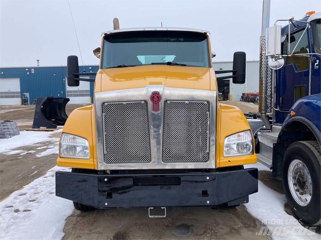 Kenworth T880 Truck Tractor Units