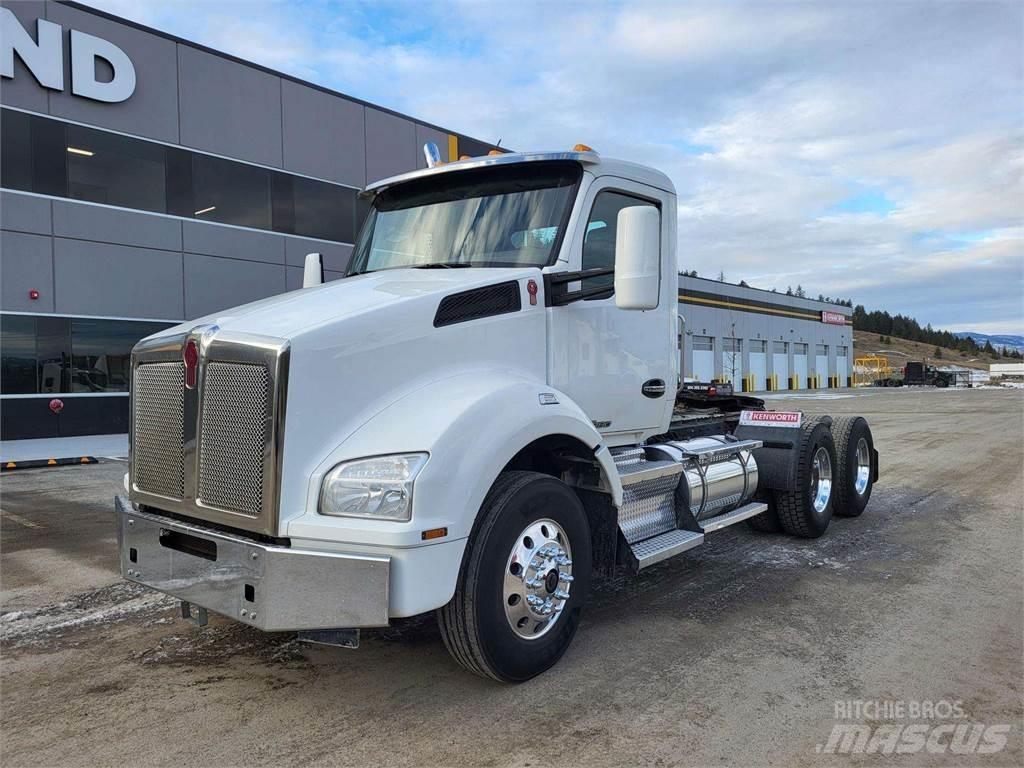 Kenworth T880 Truck Tractor Units