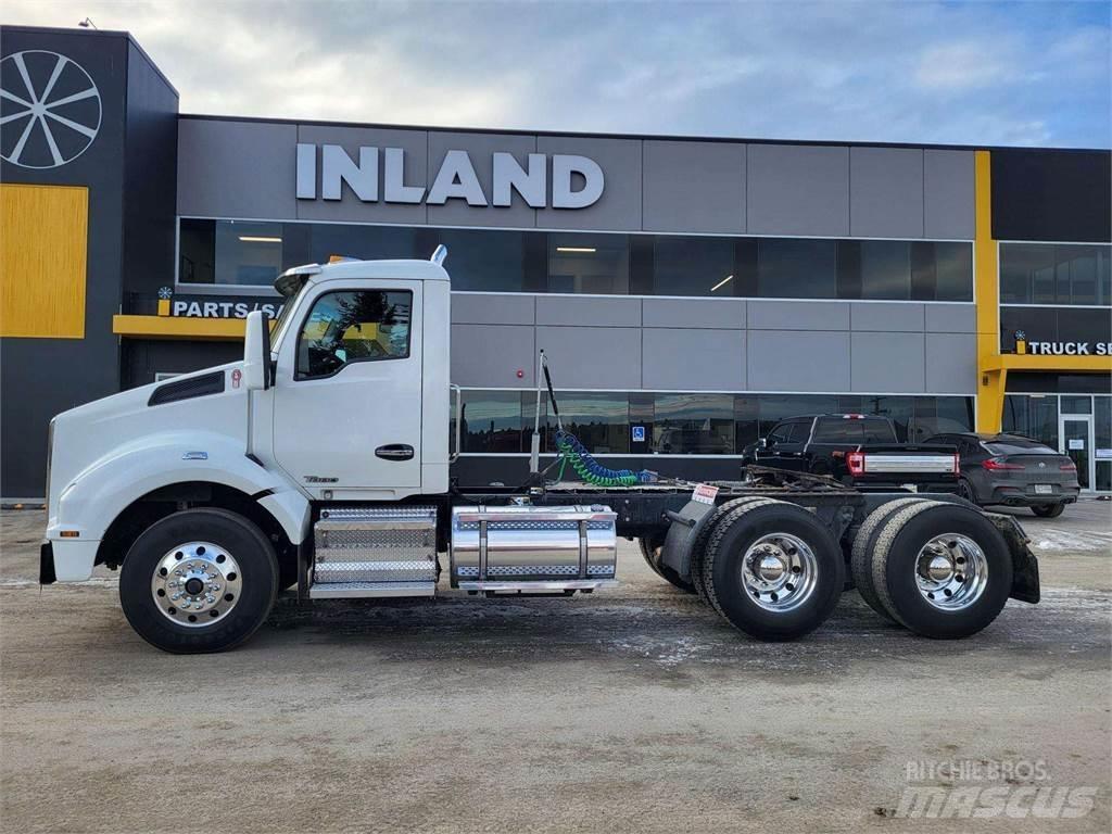 Kenworth T880 Truck Tractor Units