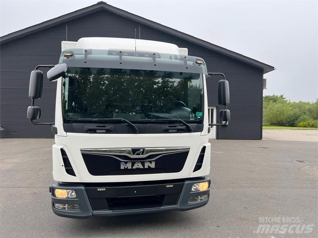 MAN TGL 12.220 Van Body Trucks