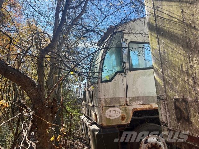 Autocar  Terminal tractors