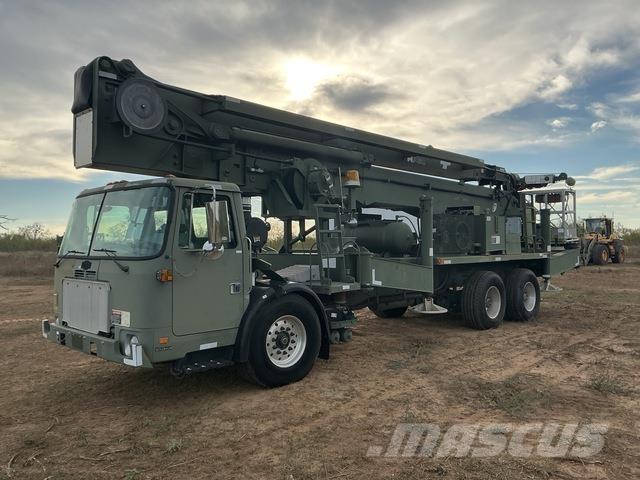 Autocar WXLL Truck mounted aerial platforms