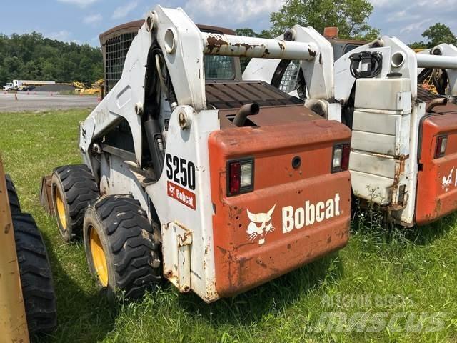 Bobcat S250 Skid steer loaders